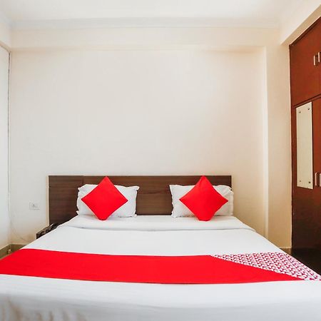 Hotel O Av Residency Near Botanic Garden Of Indian Republic Нойда Экстерьер фото