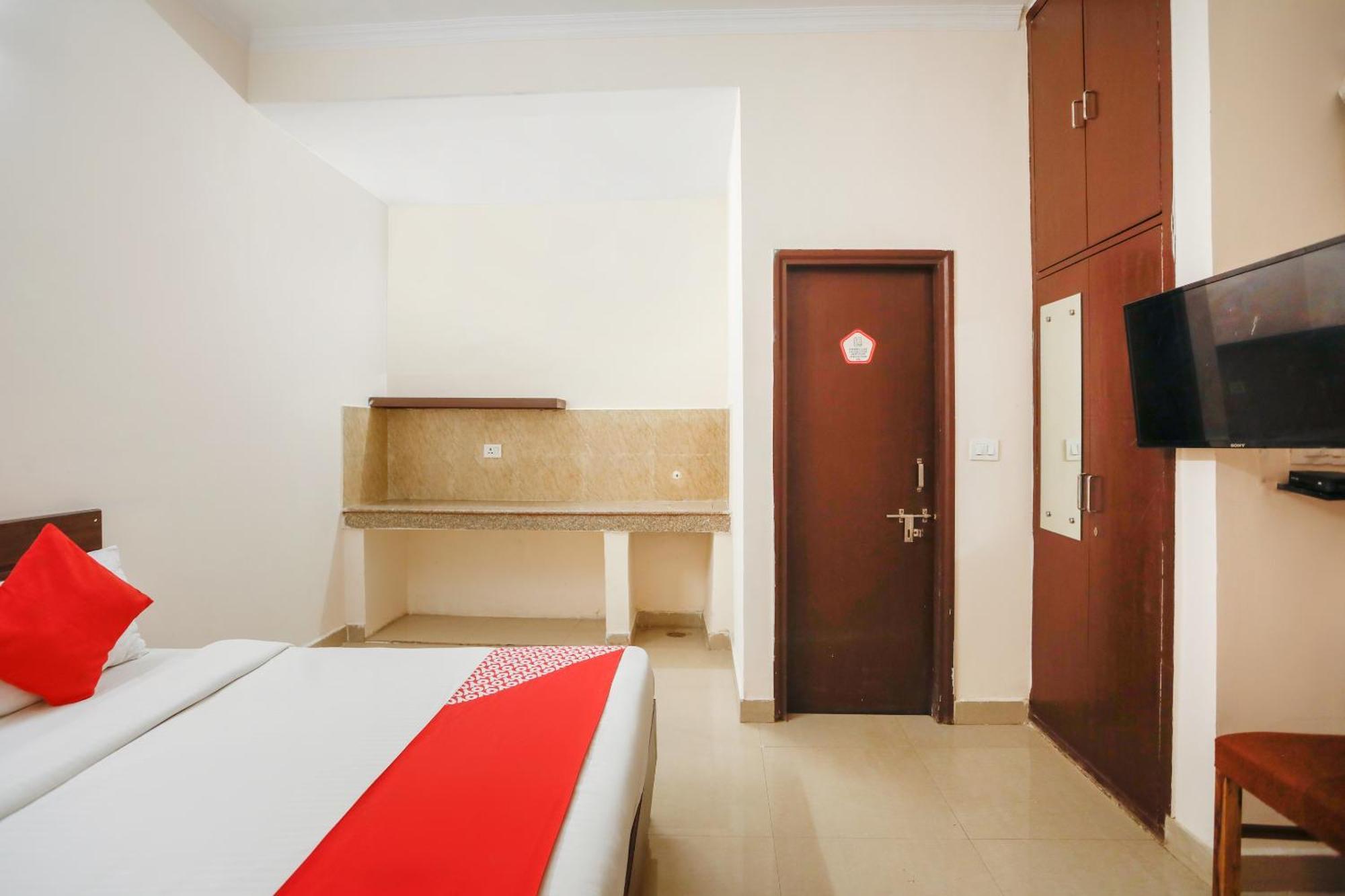 Hotel O Av Residency Near Botanic Garden Of Indian Republic Нойда Экстерьер фото